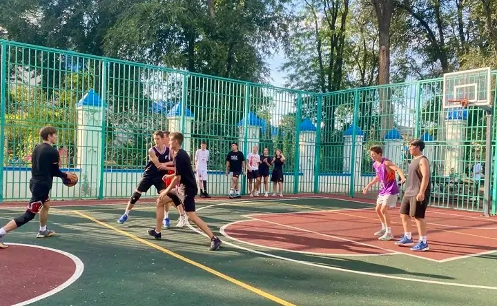 Игра на спортивной площадке. Фото из Telegram-канала Александра Скрябина