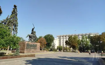 Площадь перед правительством Ростовской области. Фото donnews.ru