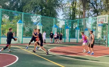 Игра на спортивной площадке. Фото из Telegram-канала Александра Скрябина