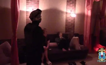 Арестованные девушки в массажном салоне. Скриншот с видео ГУ МВД по Ростовской области.