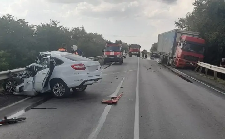 Фото с места ДТП отдела пропаганды ГИБДД по Ростовской области