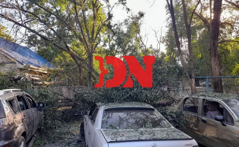 Фото последствий атаки БПЛА в Азове. Фото donnews.ru