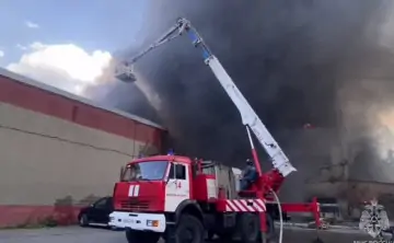 Тушение пожара на складах. Скриншот из видео пресс-службы ГУ МЧС по Ростовской области