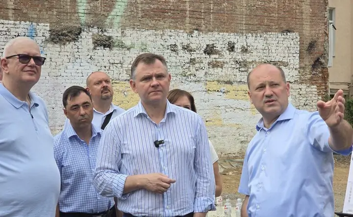 Юрий Слюсарь и Александр Скрябин на месте будущего сквера. Фото donland.ru