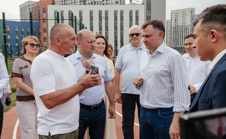 Юрий Иванов и Юрий Слюсарь в Левобережье. Фото ГК «ЮгСтройИнвест»