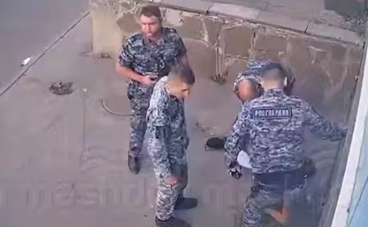 Скриншот из видео с избиением из telegram-канала Don Mash