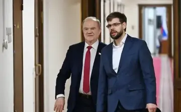 Геннадий Зюганов (слева) и Михаил Зюганов (справа). Фото Дмитрия Духанина, «Коммерсантъ»