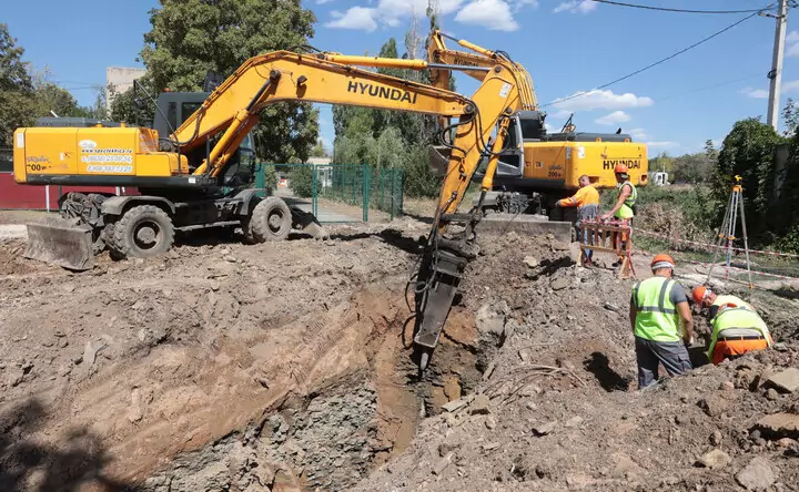 Ремонт канализационного коллектора. Фото donland.ru