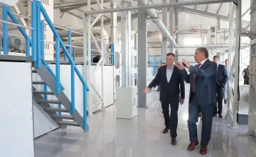 Юрий Слюсарь на предприятии "Авангард". Фото donland.ru