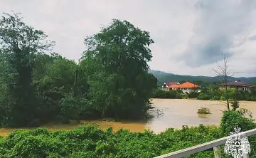 Поднявшийся уровень воды в реке Дефань после ливней в Краснодарском крае. Фото МЧС РФ