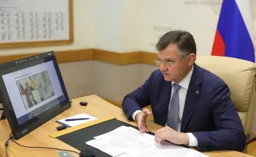 Юрий Слюсарь на интерактивном приёме. Фото пресс-службы губернатора