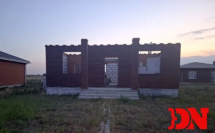 Один из недостроенных домов. Фото предоставлено Ларисой Пивоваровой