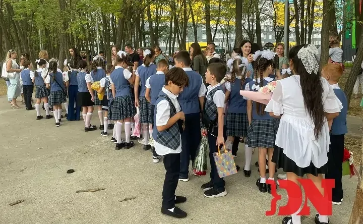 Ученики школы № 75. Фото donnews.ru