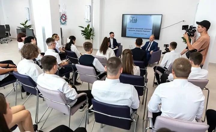 Глава Ростова проводит открытый урок «Разговоры о важном». Фото пресс-службы администрации Ростова