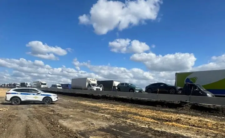 Пробка на М4 «Дон». Фото отдела пропаганды Госавтоинспекции по Ростовской области