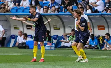 Иван Комаров и Кирилл Щетинин. Фото пресс-службы футбольного клуба «Ростов»