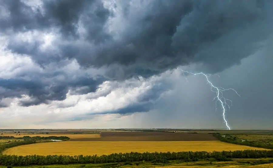 Гроза в Ростовской области. Фото Дениса Демкова
