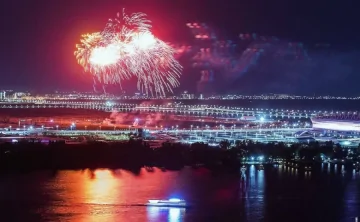 Салют на левом берегу Дона. Фото Дениса Демкова