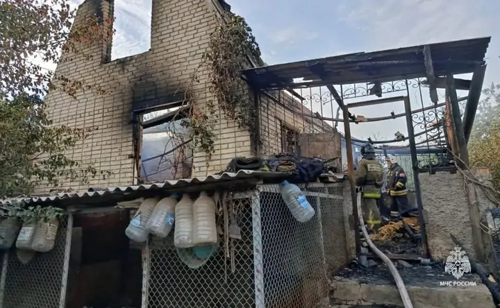 Пожар. Фото пресс-службы ГУ МЧС России по Ростовской области.