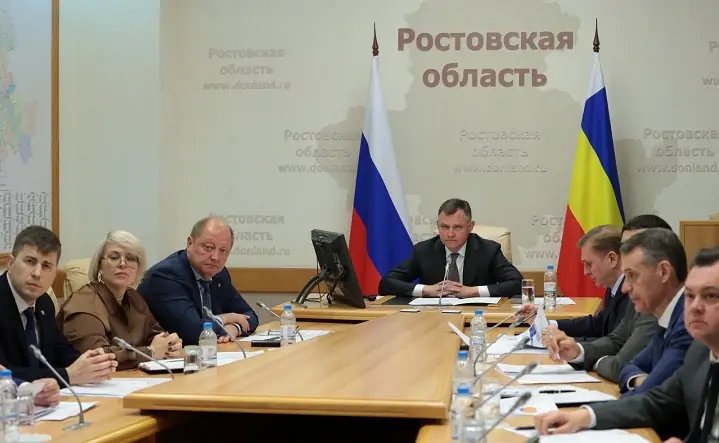 Юрий Слюсарь проводит оперативное совещание. Фото с официального сайта правительства Ростовской области