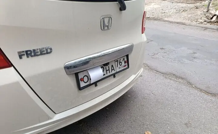 Скрытый регистрационный номер. Фото donnews.ru