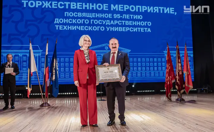 Бесарион Месхи и Виктория Абрамченко. Фото пресс-службы ДГТУ