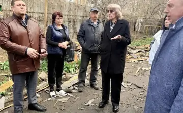 Встреча с горожанами после атаки БПЛА. Фото из Tg-канала главы администрации Таганрога Светланы Камбуловой.