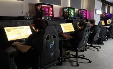 Команды состязаются в Counter-Strike. Фото Арины Ковалёвой, ДГТУ