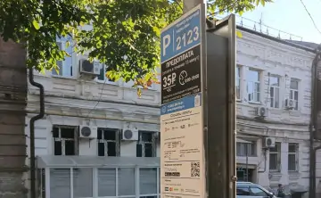 Платная парковка в Ростове стоит 35 рублей в час. Фото donnews.ru.