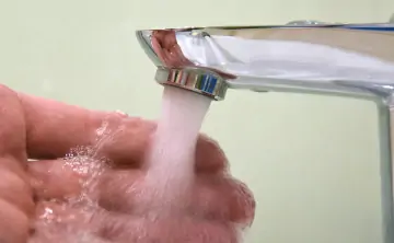 Горячей воды нет уже почти месяц. Фото Максима Коротченко, ТАСС