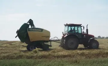 Сельхозтехника ежедневно выходит в поля на уборку урожая. Фото donnews.ru