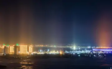 Световые столбы. Фото Дениса Демкова