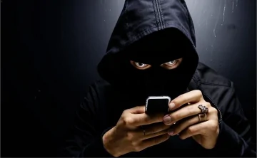 Телефонный мошенник. Изображение сгенерировано нейросетью Сбера Kandinsky