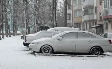 Больше половины автомобилистов-ростовчан (53%) при выборе времени для смены резины ориентируются на температуру воздуха и прогнозы синоптиков. Фото donnews.ru