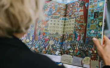 За книгой. Фото предоставлено пресс-службой издательства "МИФ"