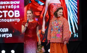 Марина Баранова организатор Volga Fashion Week в Ростове (слева) и основатель Volga Fashion Week в России Юлианна Благовская. Фото Виктории Савчук