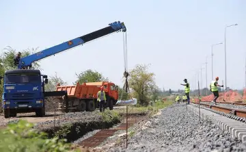 Строительство рельсовой линии. Фото donland.ru
