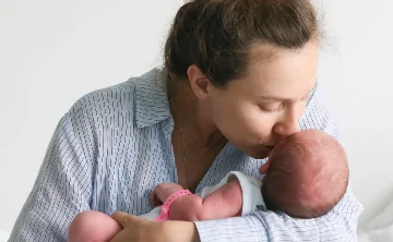 Мама с младенцем. Фото Гавриила Григорова, ТАСС