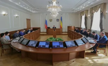 Заседание. Фото donland.ru