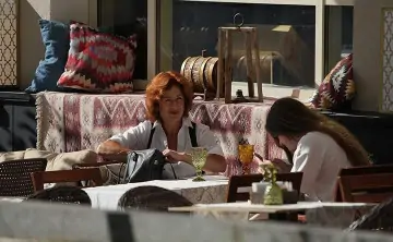 Летнее кафе. Фото Дмитрия Каратаева, Известия