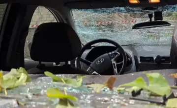 Поврежденный автомобиль из-за атаки БПЛА. Фото donland.ru