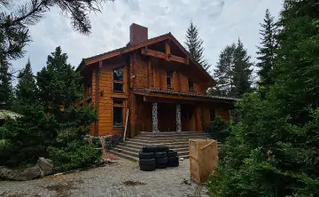 Жилой дом в элитном коттеджном посёлке в Подмосковье. Фото с ЭТП РАД