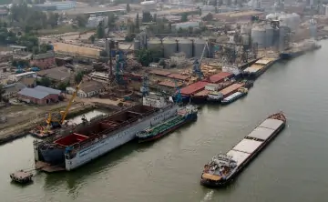 К 2030 году водный транспорт ожидает коллапс. Фото Василия Дерюгина, «Коммерсантъ»