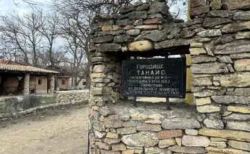 На территории некрополя городища Танаис полностью разрушены погребения. Фото donnews.ru