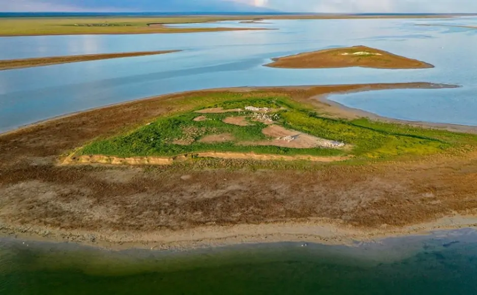 Озеро находится сразу в трёх регионах. Фото Татьяны Барыбиной