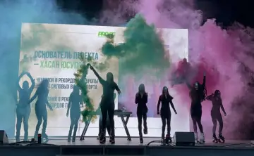 На открытии фестиваля выступил коллектив Kangoo Jumps. Фото donnews.ru