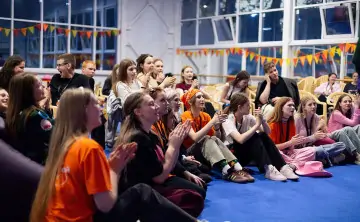 Участники форума в шатре. Фото ПАО «Ростелеком»