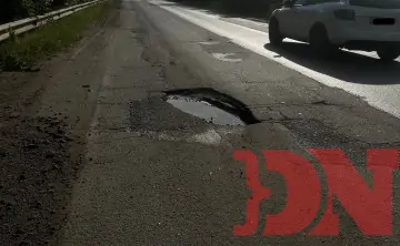 По словам местной жительницы Татьяны, кроме дороги оказался в опасности и единственный мост, соединяющий хутор с городом. Фото donnews.ru