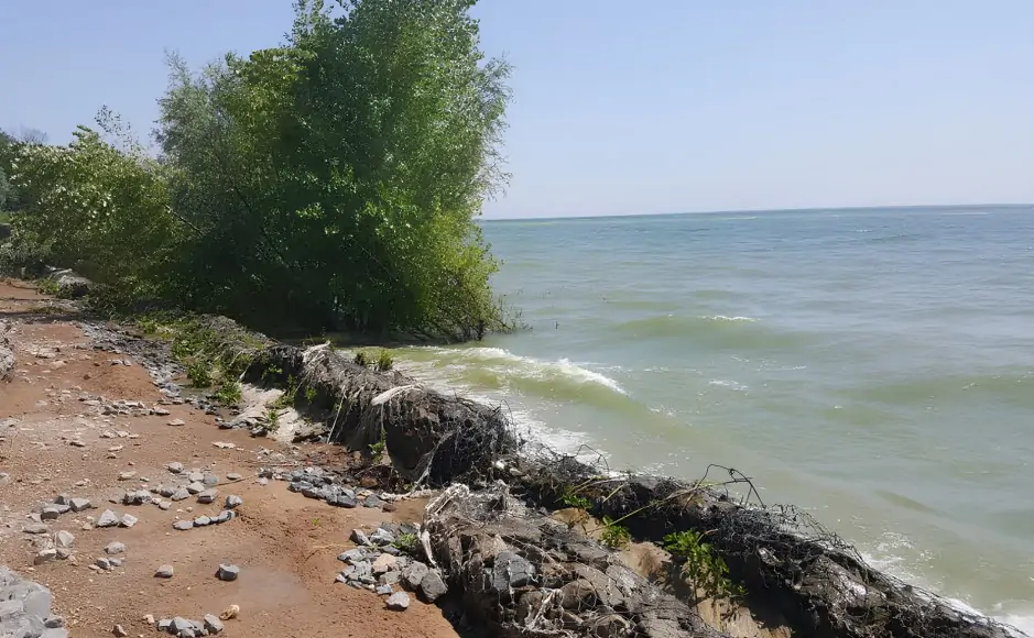 Цимлянское водохранилище размывает берега и стремительно растёт. Фото из статьи новочеркасского ДонГАУ