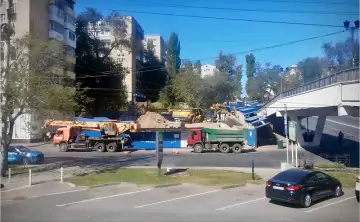 Застройщик хочет разместить свою парковку у Центрального рынка. Фото объединения «ГорЛесНадзор»